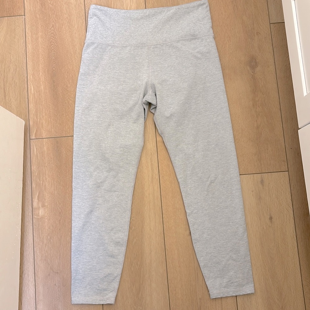 Light HeatherGray Zobha leggings, lightly worn Size Large willing to make offers